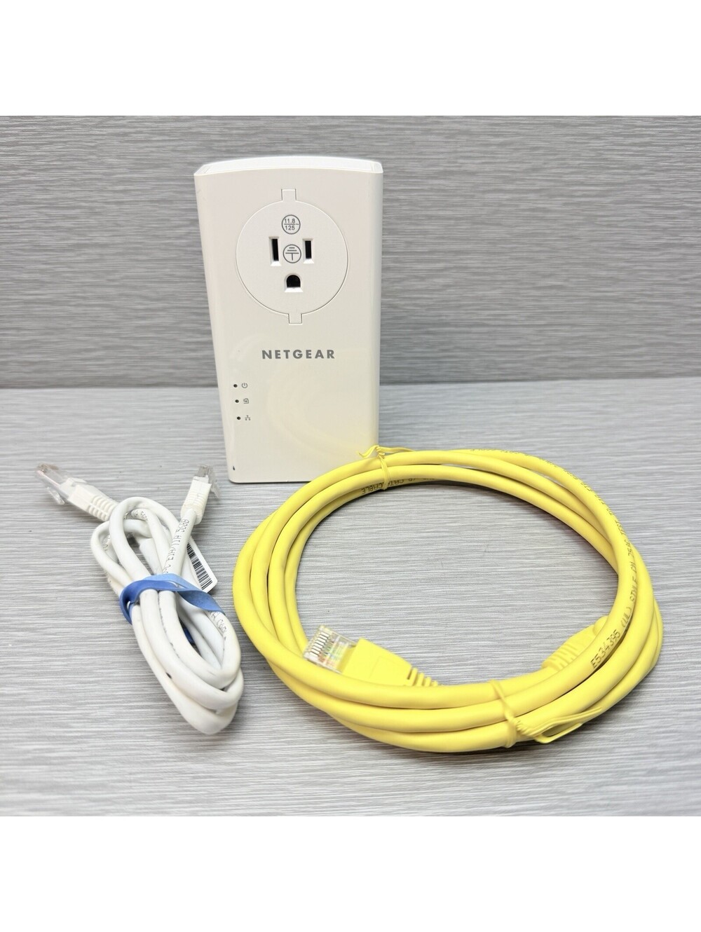 NETGEAR PLP2000 Powerline Adapter Plus Outlet 2000Mbps With Ethernet Cables